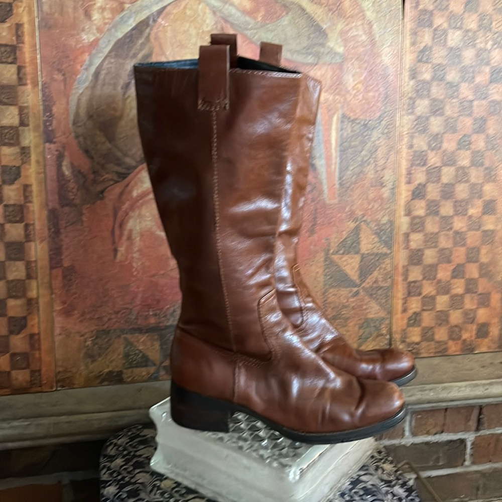 NINE WEST Sooo soft classic boot!! Hard to find cognac color!!
